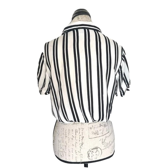 Forever 21 Womens Cropped Twist Hem Blouse Short Sleeve Stripe Sz Medium Collar - Picture 3 of 12